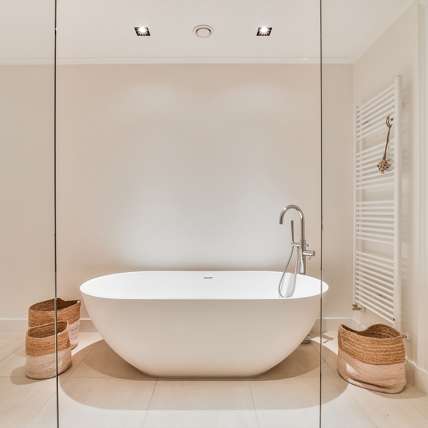 cast iron vs acrylic tub