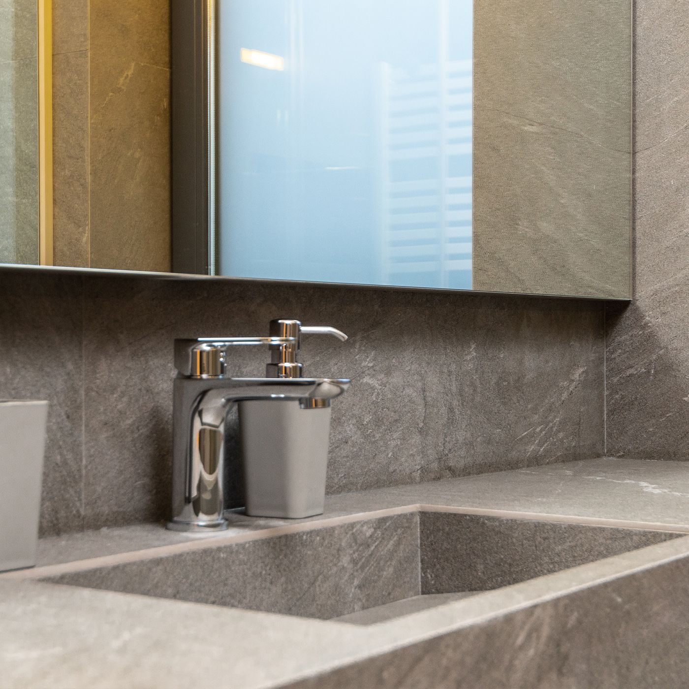 drop in sink vs undermount