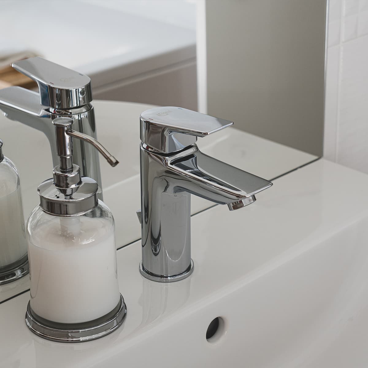 how to clean chrome faucets