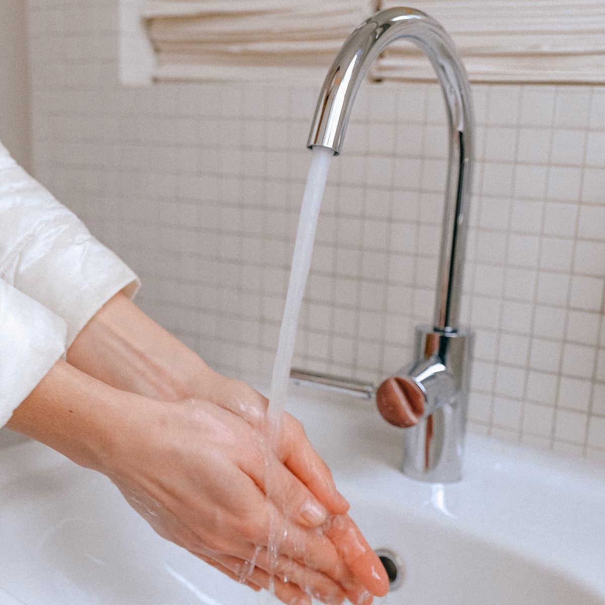 how to remove faucet aerator