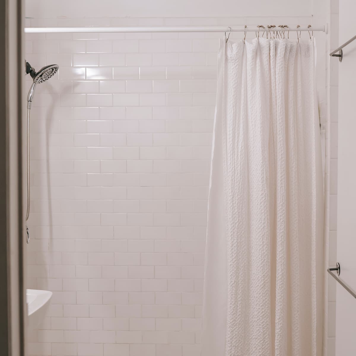 how to remove rust from shower rod