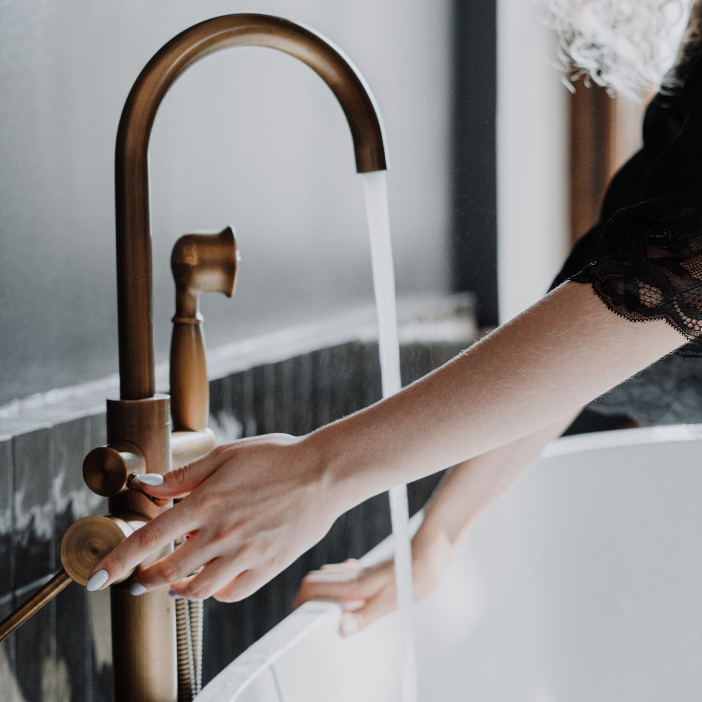 how to stop the overflow drain in a bathtub