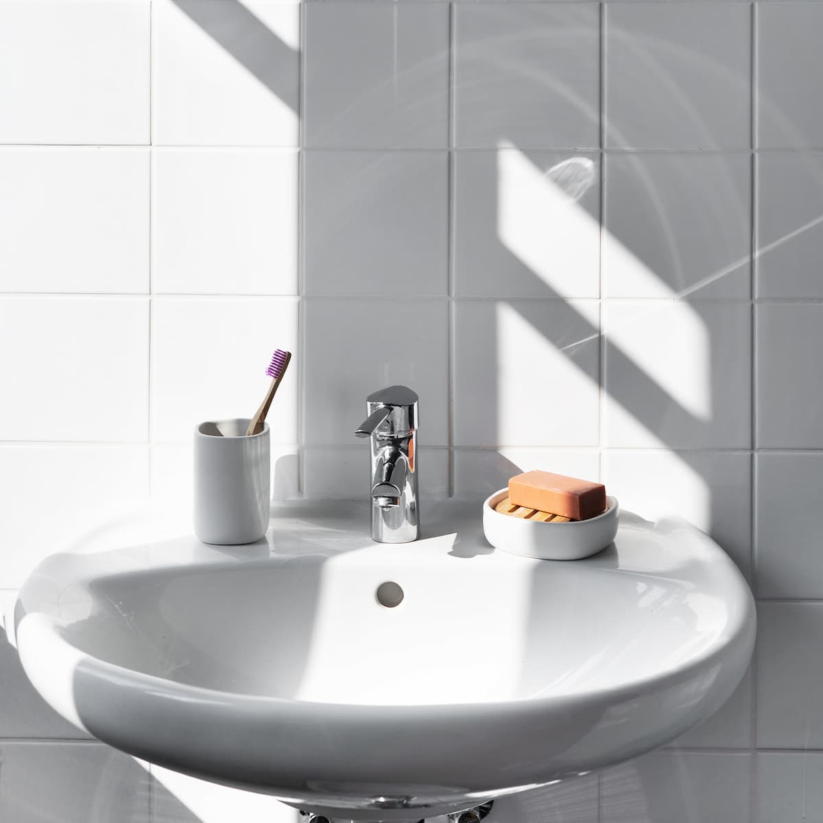 how to remove pedestal sink