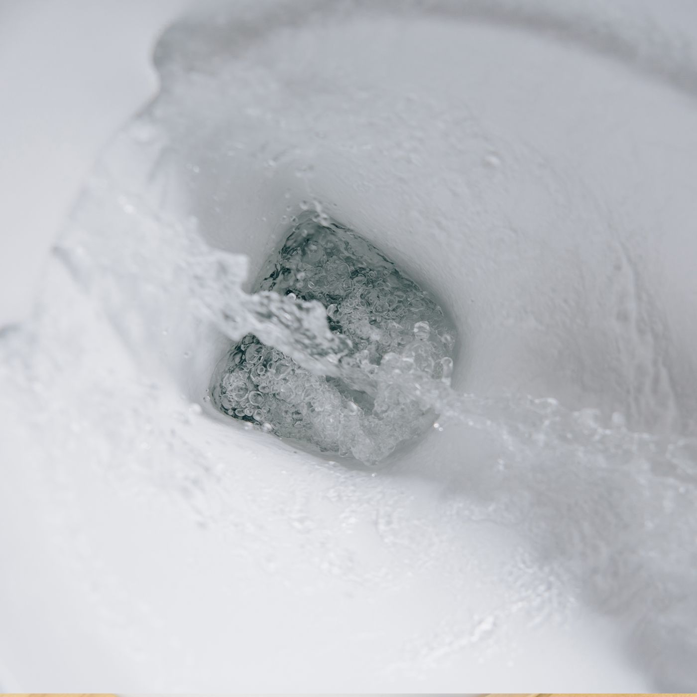 how to adjust water level in toilet bowl