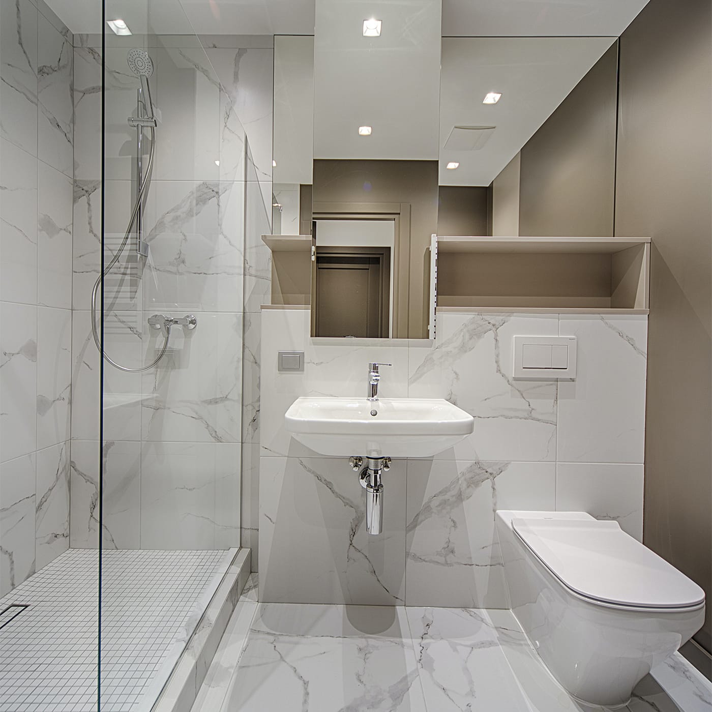 can a toilet and shower share the same drain