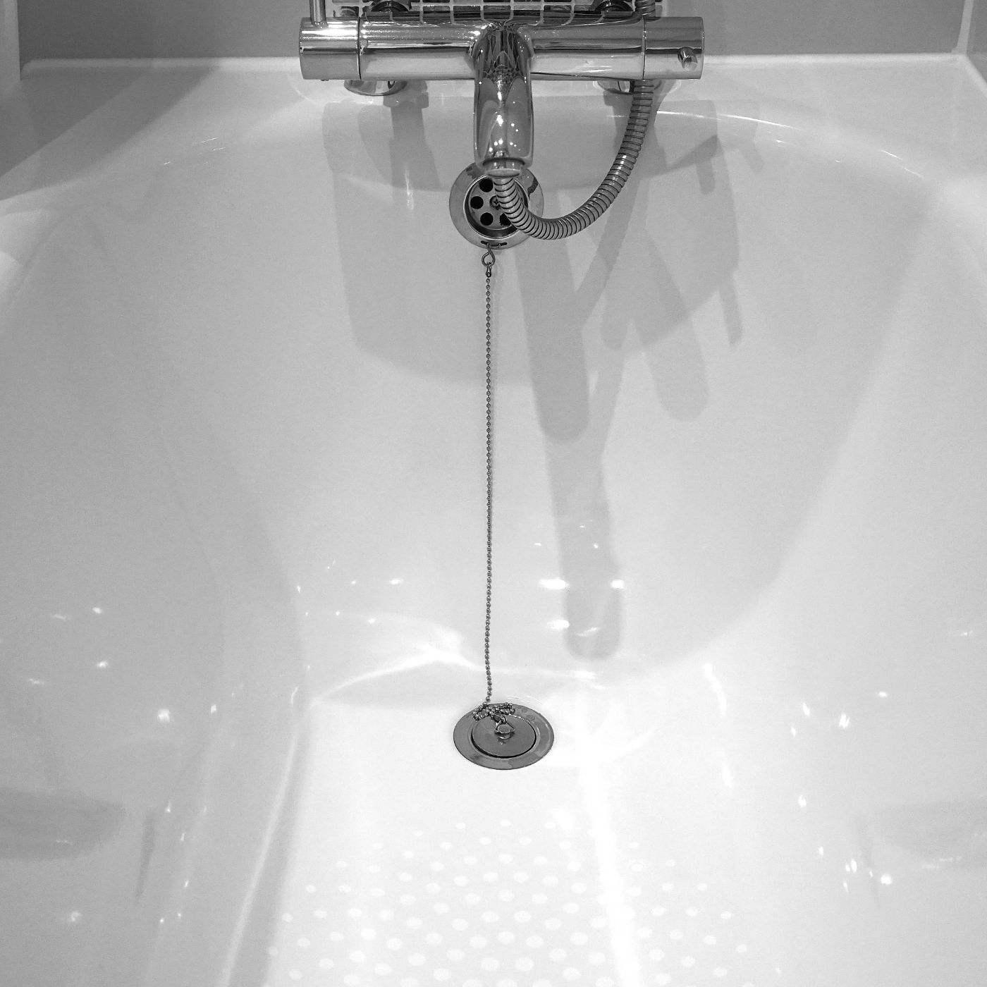 how does a bathtub trip lever work